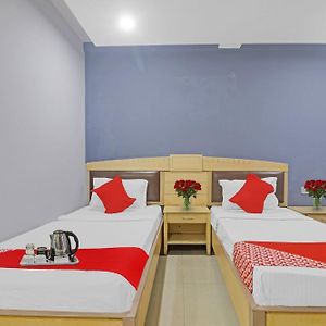 Hotel O Padmini Near Lakdikapool Metro Station